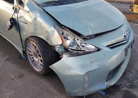 2013 Toyota Prius V Three из США, поврежденный, VIN JTDZN3EU6D3215005